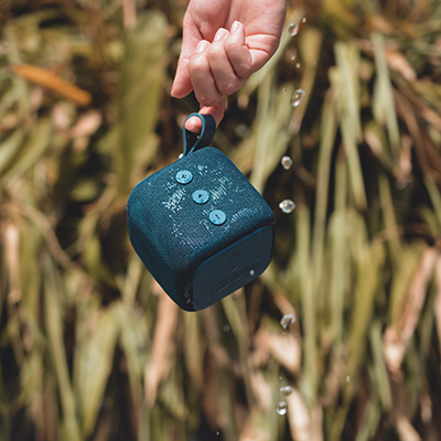 De perfecte waterdichte bluetooth speaker voor de zomer