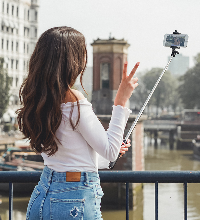 Palo selfie impermeable, 24 pulgadas extensible para teléfono selfie stick  con obturador remoto inalámbrico para esquí, esnórquel, surf, compatible